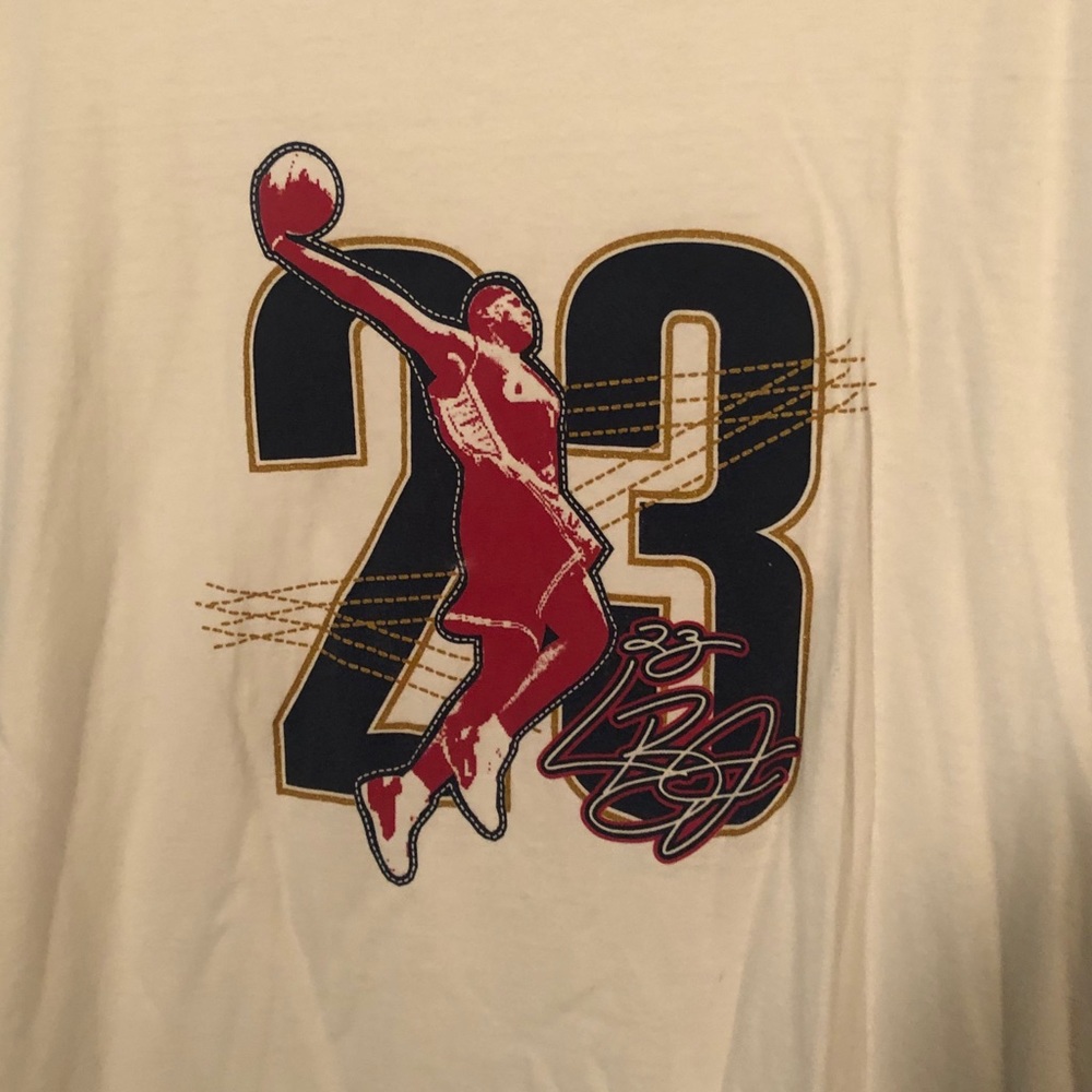 VINTAGE LEBRON JAMES UNK TSHIRT